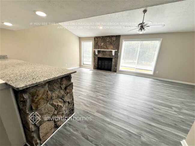 Foto del edificio - 5006 Stoney Point Cir