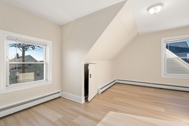 Foto del edificio - 374 Shirley St