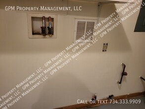 Building Photo - 32256 Oscoda Ct