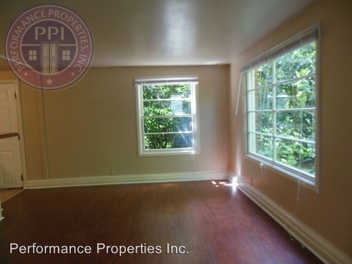 Building Photo - 4310 SW Taylors Ferry Rd