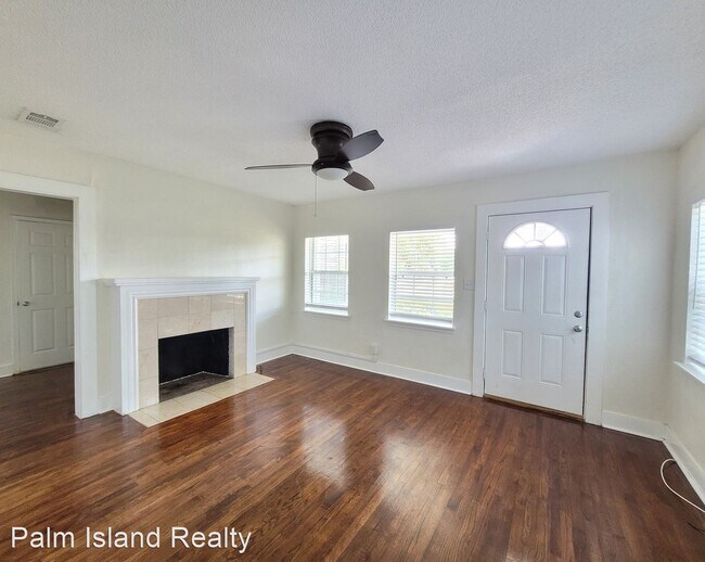 Building Photo - 2 br, 1 bath House - 3001 E Desoto St