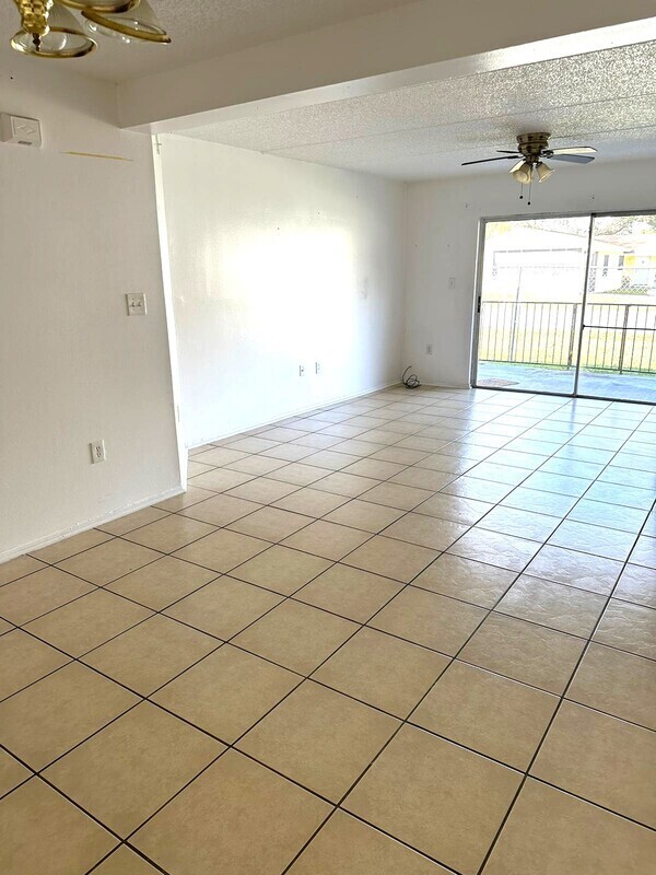 Foto del edificio - 6513 Dumont Ave