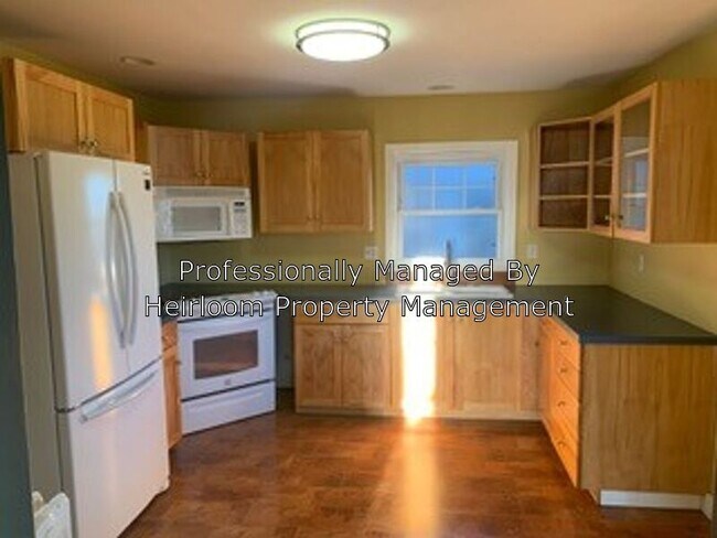 Building Photo - 1417 E 1st St