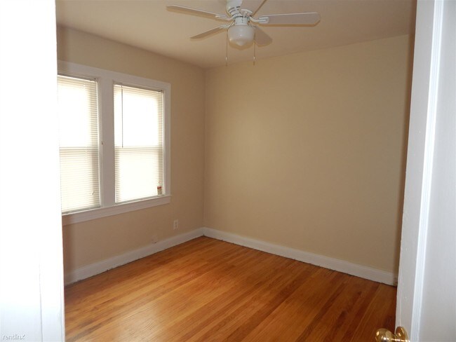 Foto del edificio - 115 W Adair St