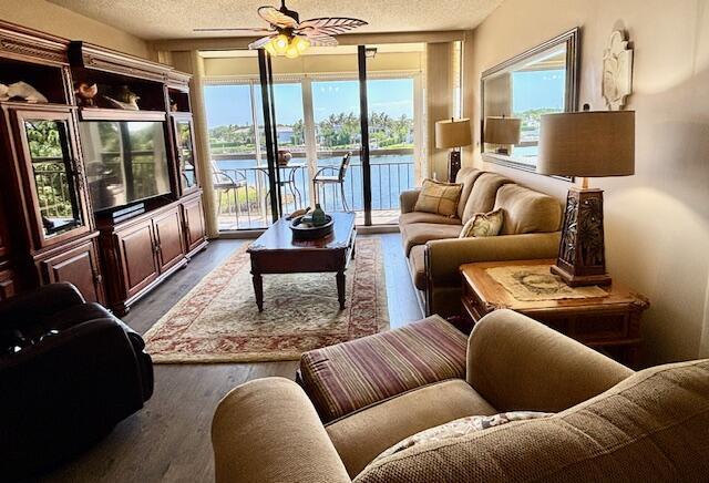 Foto del edificio - 2201 Marina Isle Way