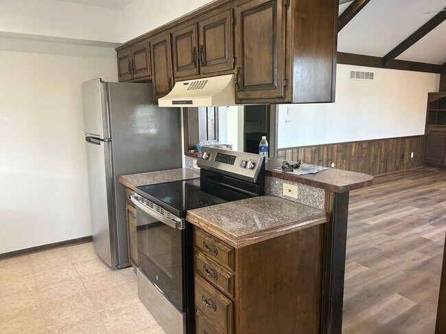 Foto del edificio - 3 Bed, 3 Bath, 2 Car Garage Duplex in Blue Springs