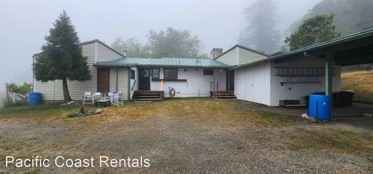 2 br, 2 bath House 131 Seal Camp Lane Alquileres en Garberville, CA