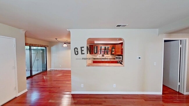 Foto del edificio - 2 Story 3Bd 2Ba Townhouse