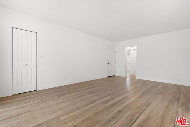 Foto del edificio - 3707 S Canfield Ave