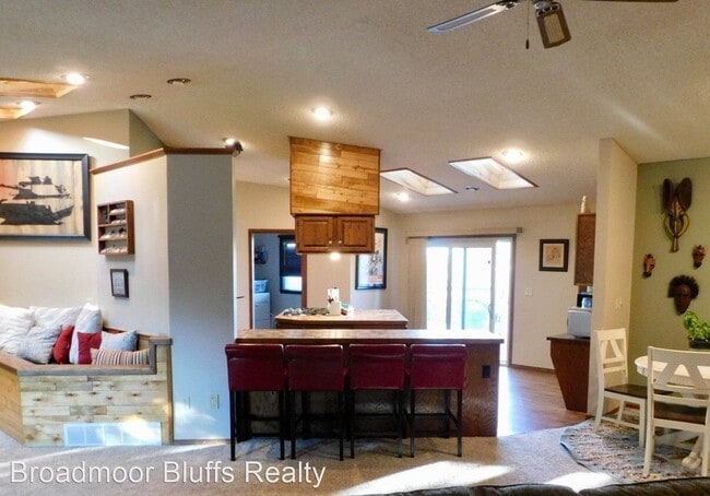 Building Photo - 5021 Cliff Point Cir W