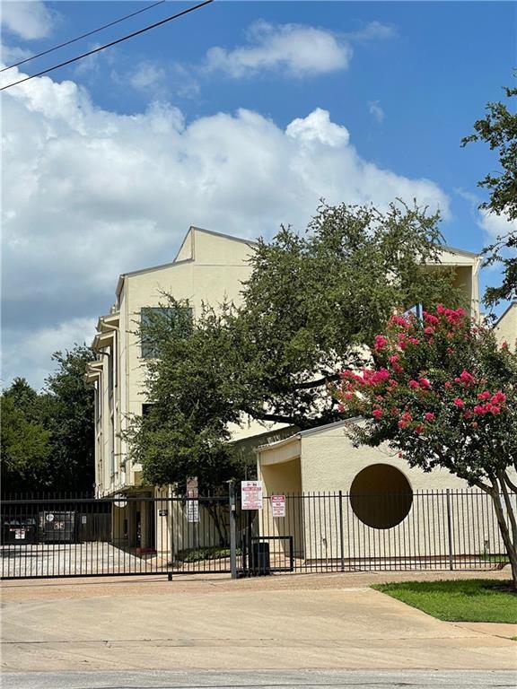 Foto principal - 3840 Far W Blvd