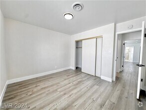 Building Photo - 401 Holcomb