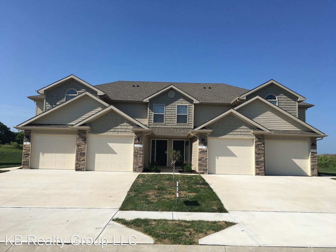 2 br, 2.5 bath House 10904 Westover Rd House for Rent in Peculiar