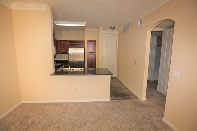 Building Photo - 7575 Kirby Dr