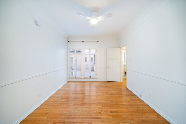 Foto del edificio - 648 Burnside Ave