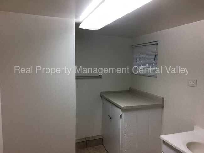 Foto del edificio - 2618 Ladd Rd