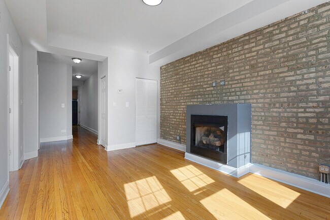 Foto del edificio - 7328 N Damen Ave