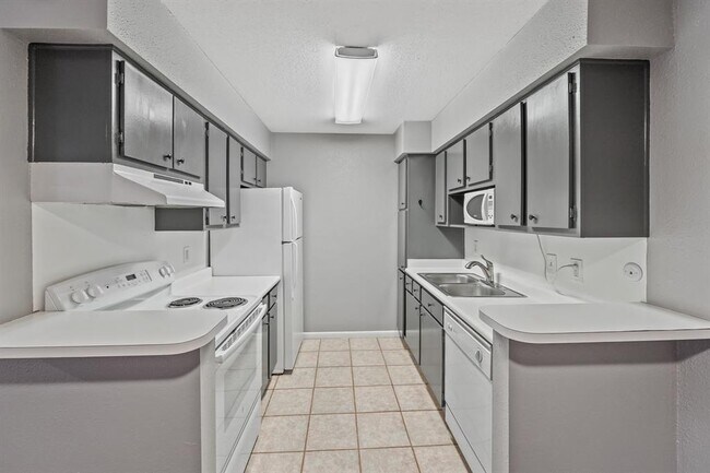 Foto del edificio - 2350 Bering Dr