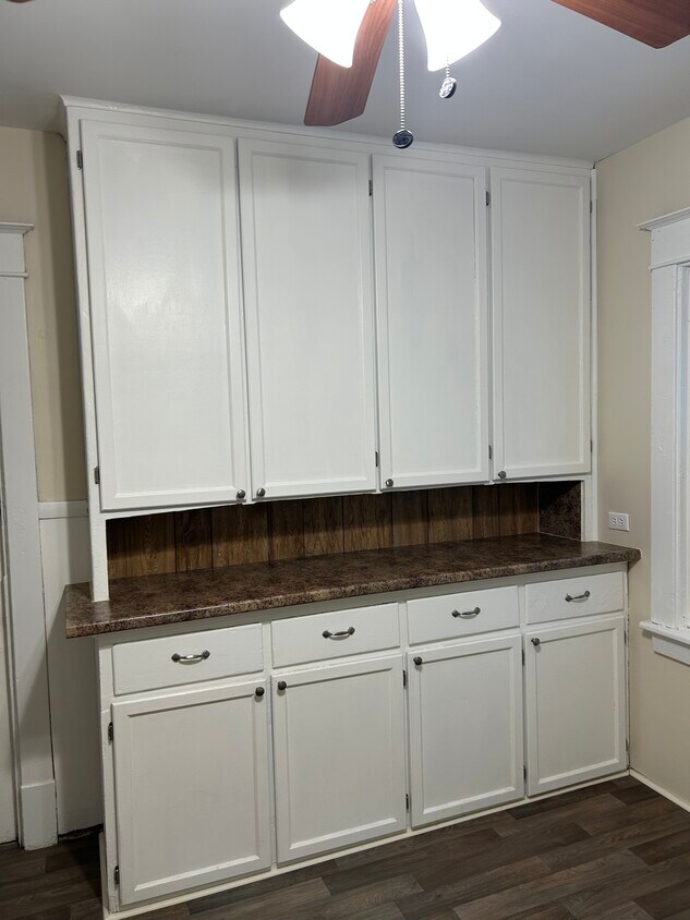 Building Photo - 15 Meriden St