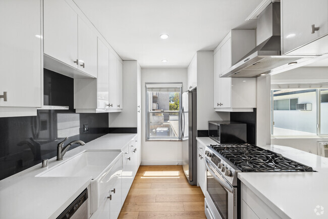 1BR, 1BA - 1,000SF - Kitchen - Sherman Oaks Riviera