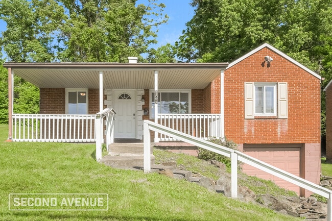 Building Photo - 127 Stowe Dr