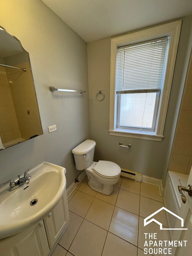 Building Photo - 2901 N Kolmar Ave