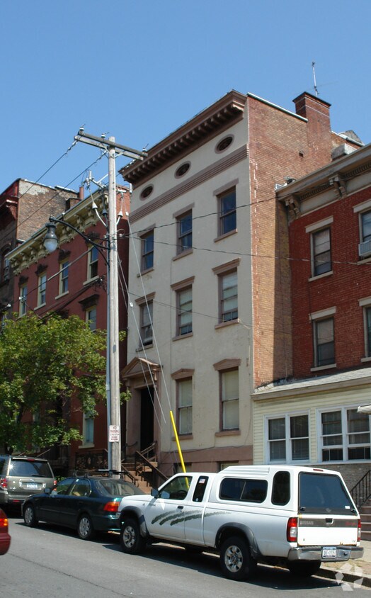 Building Photo - 9 Ten Broeck St