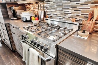 Building Photo - 1410 Hyde Park Blvd