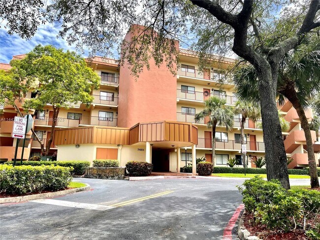 Building Photo - 3 br, 2 bath House - 7451 NW 16th St # 310