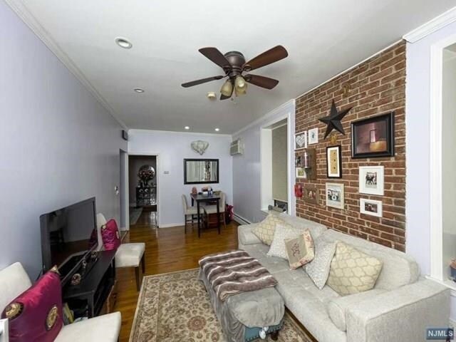 Primary Photo - 963 Boulevard E