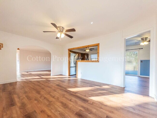 Foto del edificio - 101 Hyacinth Ave