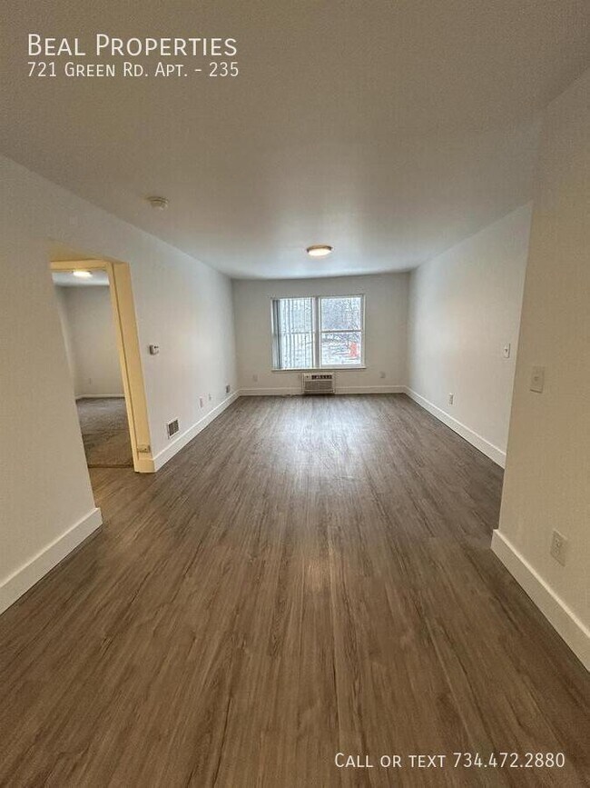 Building Photo - 721 Green Rd