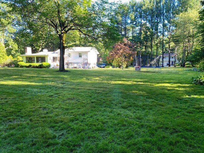 Foto del edificio - 15 Winchester Dr
