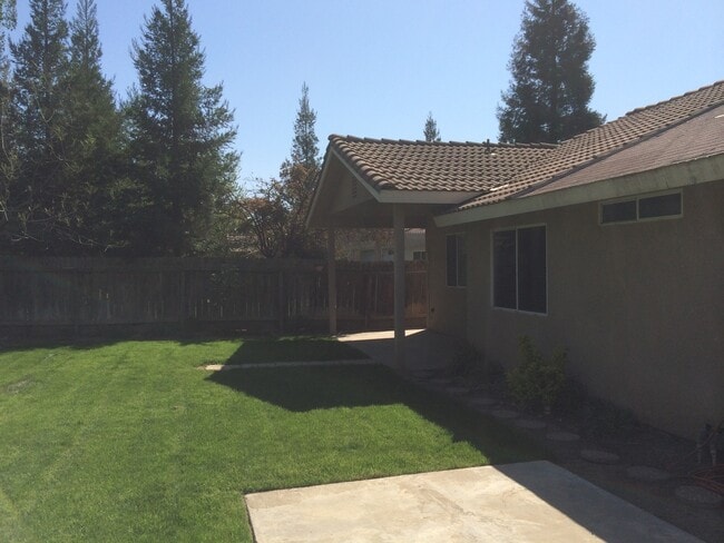 Building Photo - Great 4 Bedroom NW Fresno Home for Lease