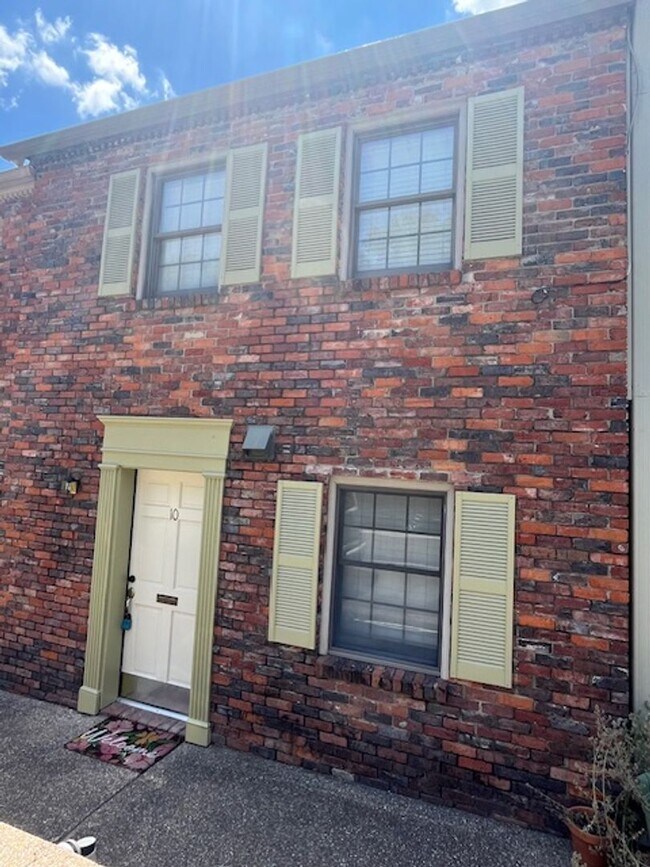 Building Photo - 1824 N Hughes St