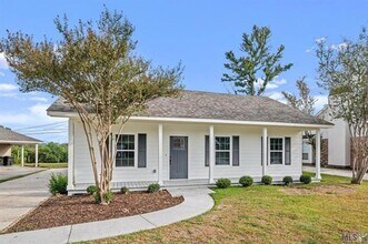 Building Photo - 13411 Country Meadow Ave