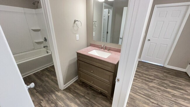Foto del edificio - 754 Calderwood Ct