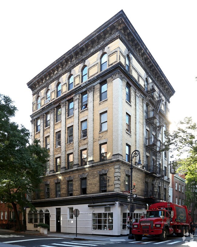 Building Photo - 72 Bedford St