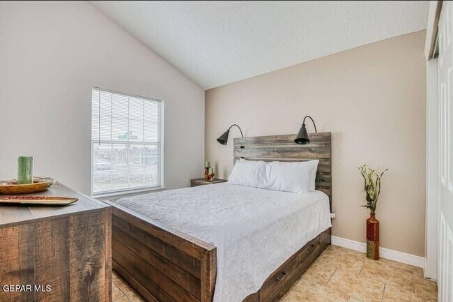 Foto del edificio - 12103 St Crispin Ave