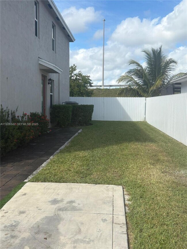 Foto del edificio - 26964 SW 132 Ct Rd