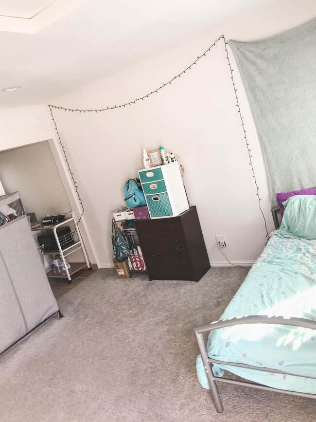 Studio - 15642 Lassen St