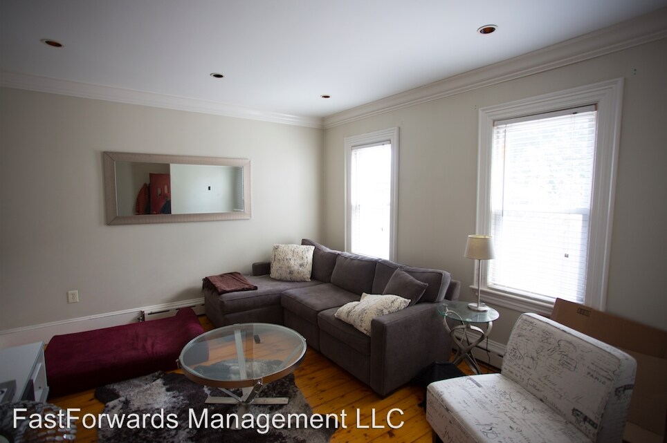 Primary Photo - 4 White Street Pl