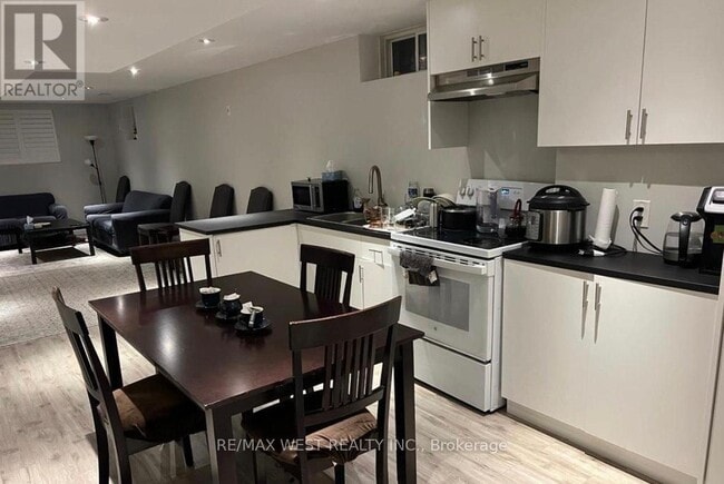 Building Photo - 82 Antique Dr