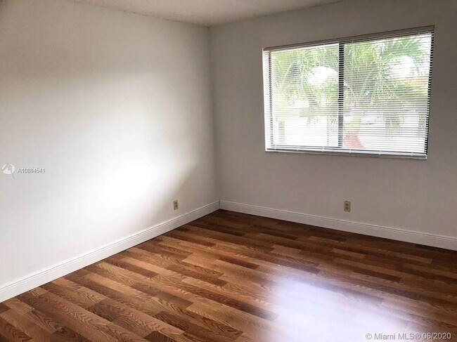 Foto del edificio - 369 Lakeview Dr