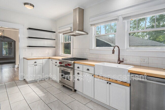 Building Photo - 1502 Oxmoor Rd