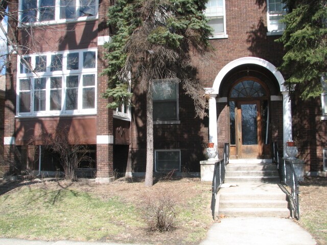 Building Photo - 3338 Clinton Ave