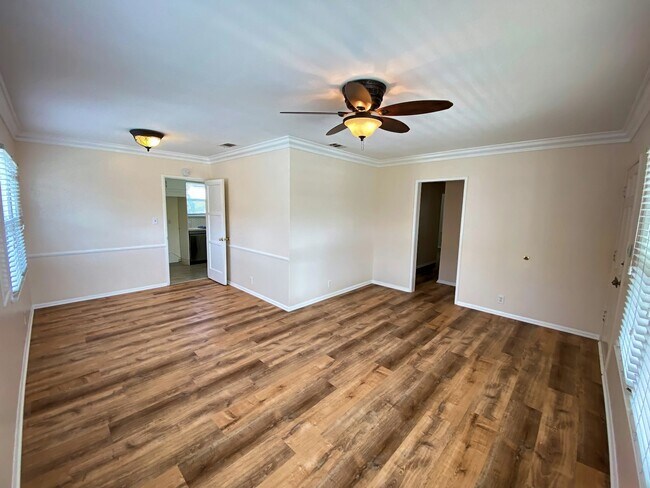 Foto del edificio - 14509 Cullen Street