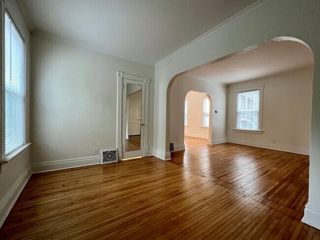 Building Photo - 1118 Curtiss St