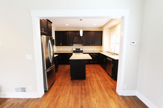 Building Photo - Amazing is an understatement for this 5-st...