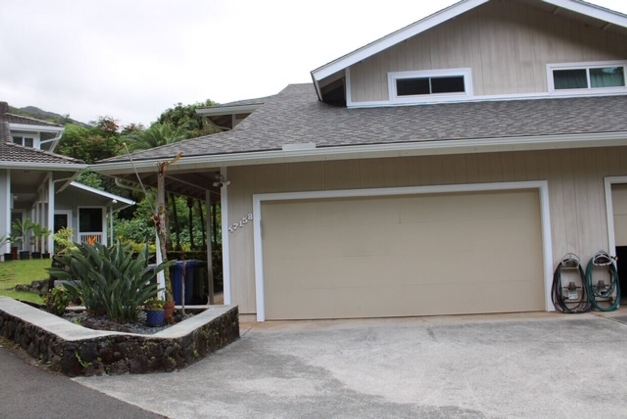 Primary Photo - Beautiful 3 Bedroom 2.5 Bath house in Gate...